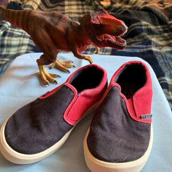 crocs canvas slip on